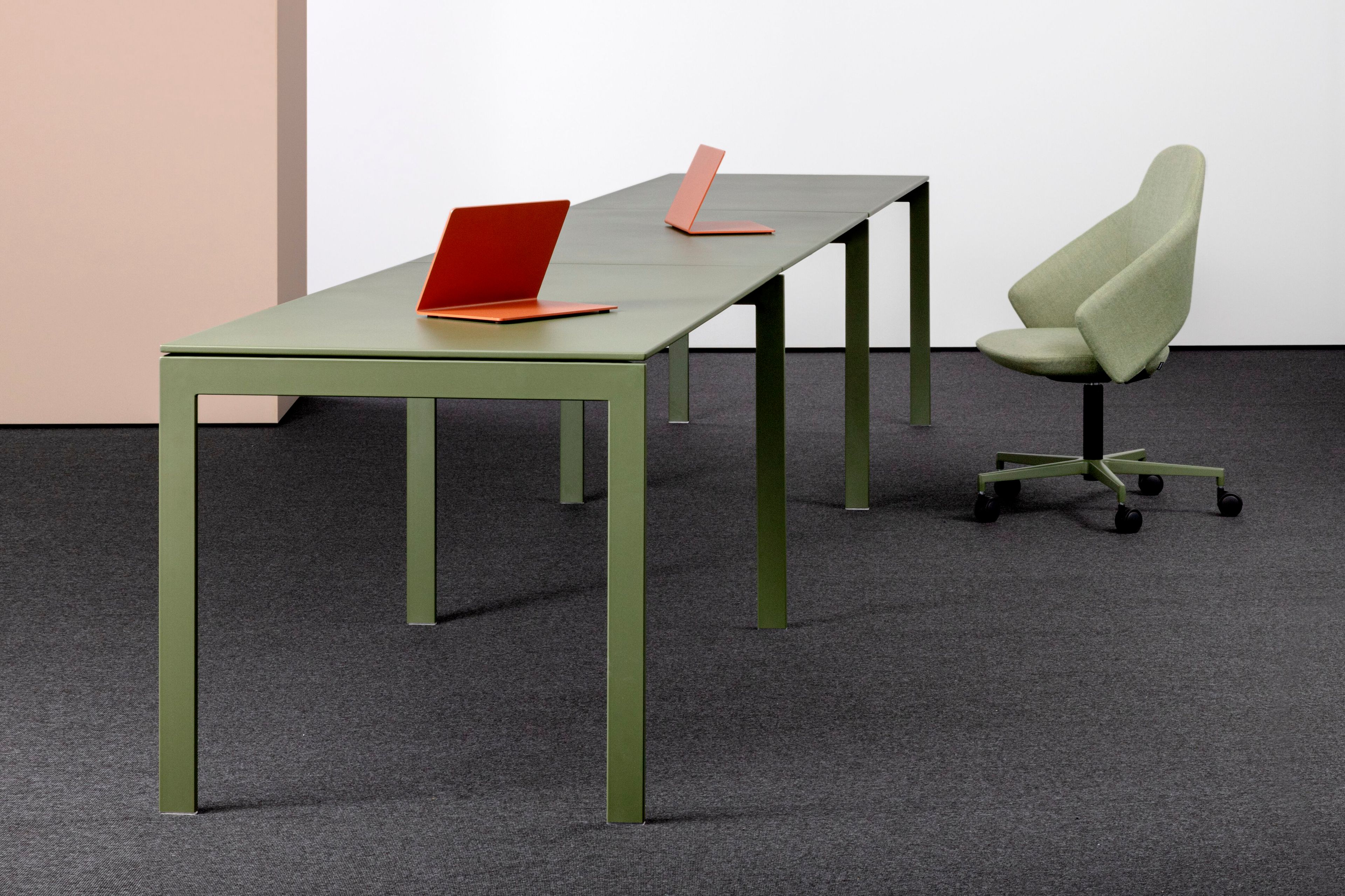 Многострочный металлический стол с системой кабельной втулки Mara фольга ARCH-00126422 - Вид №2