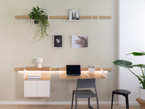 Модульная система с деревянным настенным шкафом и письменным столом