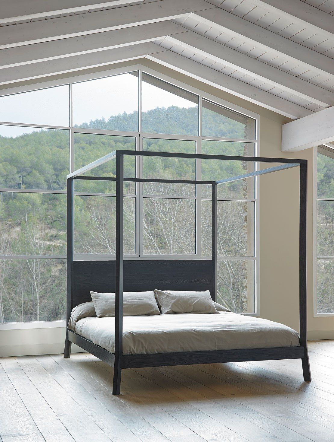 Двуспальная кровать из массива дерева Punt Breda ARCH-00010263