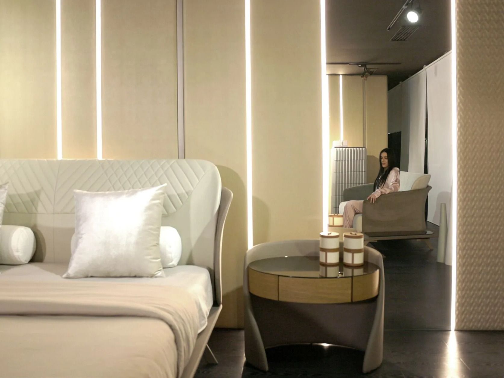 Овальная кожаная тумбочка с ящиками ABLE HUG ARCH-00052800 - Вид №5